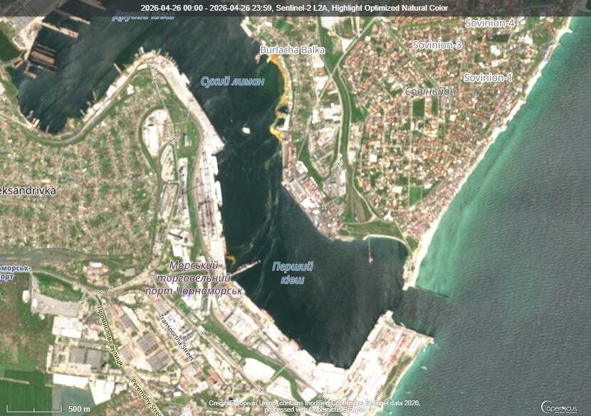 Розлив олії в Чорноморську на знімку Sentinel-2: жовті плями в акваторії Сухого лиману