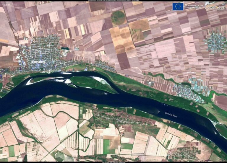 Супутниковий знімок Дунаю біля Корабії в Румунії за низької водності